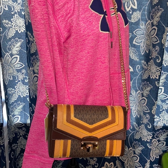 Michael Kors Kinsley Medium Shoulder Bag - Picture 6 of 6